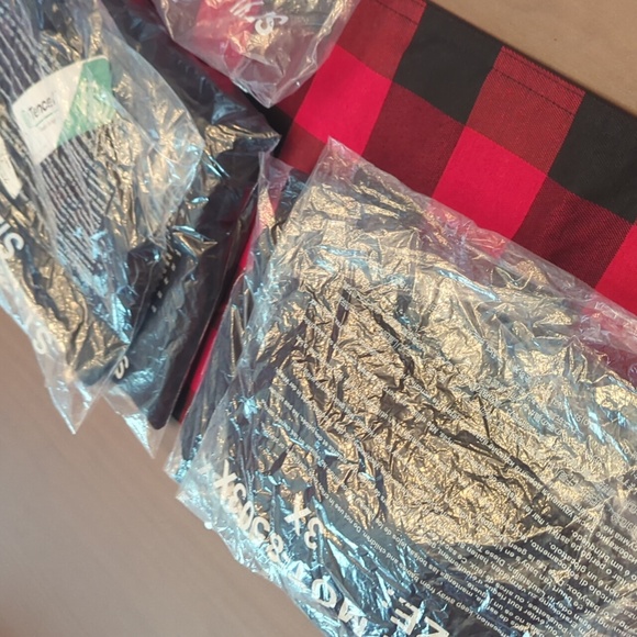 ⭐ NWT Zenana Black Tencel Soft Top - Picture 4 of 5